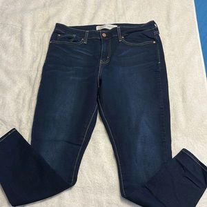 Levi’s Mid-Rise Skinny Jean
